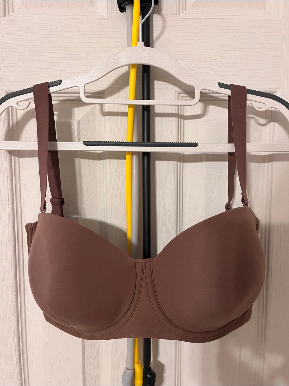 SKIMS 34 H BRA NEW.  BRAND NEW WITH TAGS